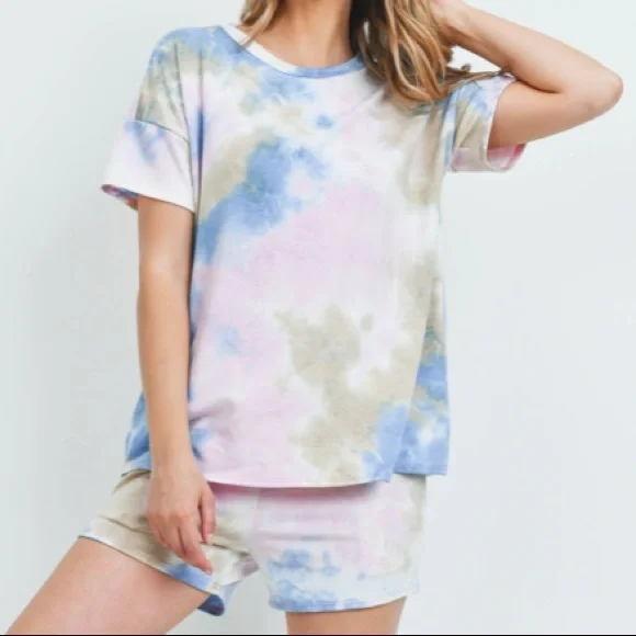 Tie Dye Top & Shorts Lounge Set - Picture 7 of 13